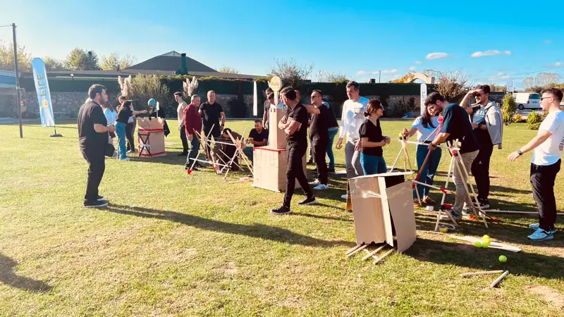 Angry Birds: Catapult Wars6