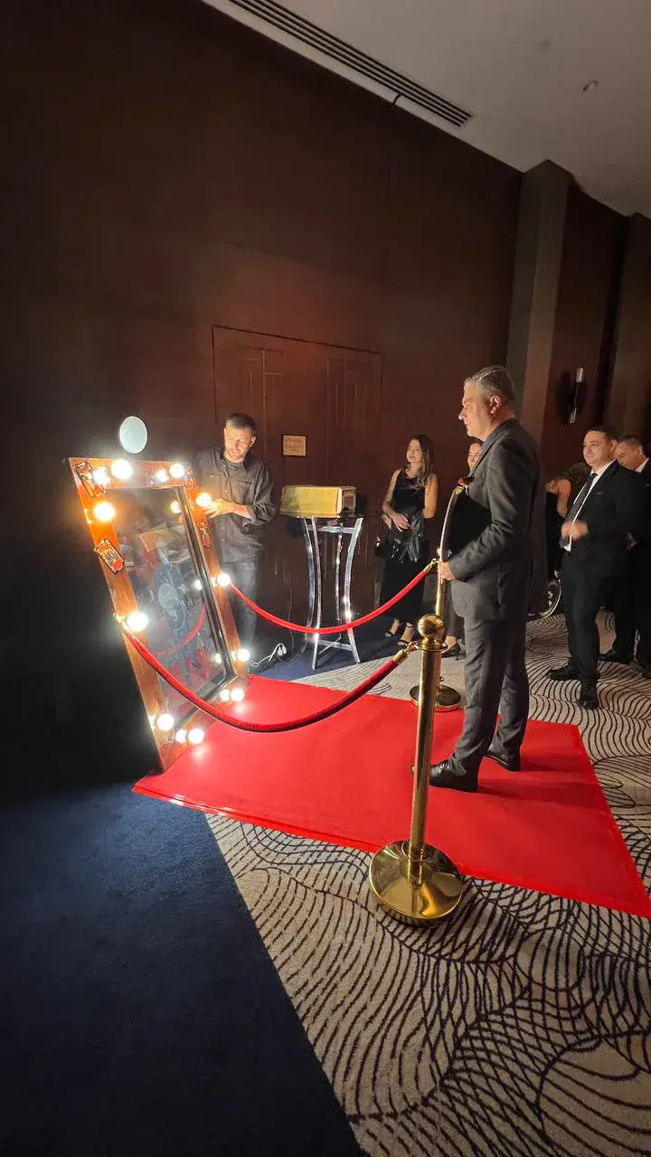 MirrorBooth4