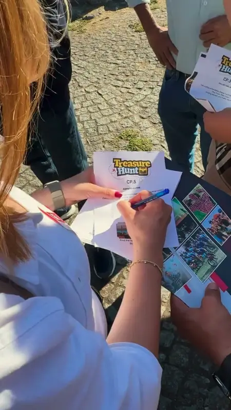 Treasure Hunt CP.5 kontrol noktası kartına cevap yazan katılımcı ve fotoğraflı görev sayfası