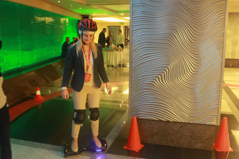 Walking Ginger – Hoverboard – Masaj1